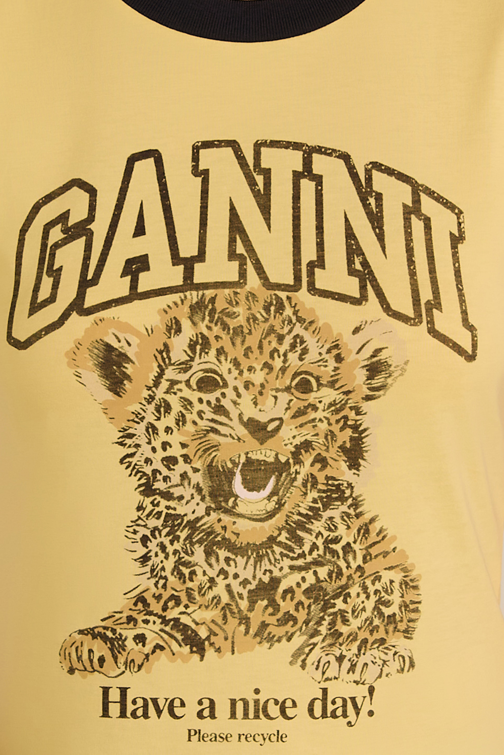 תמונת תקריב דוגמן של חולצת טי