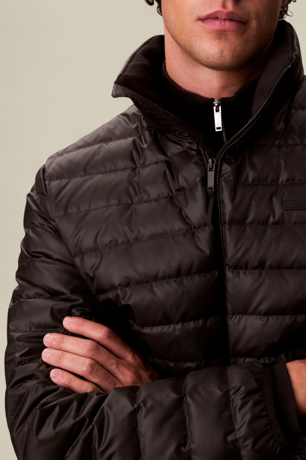 תמונת תקריב דוגמן של מעיל פוך