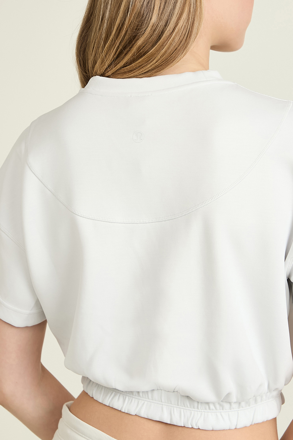 תמונת תקריב דוגמן של Softstreme Gathered T-Shirt