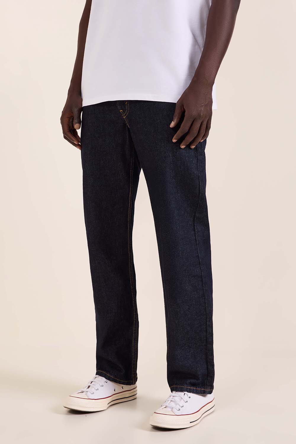 תמונת דוגמן קידמית של מכנסי ג'ינס 565 בגזרה ישרה