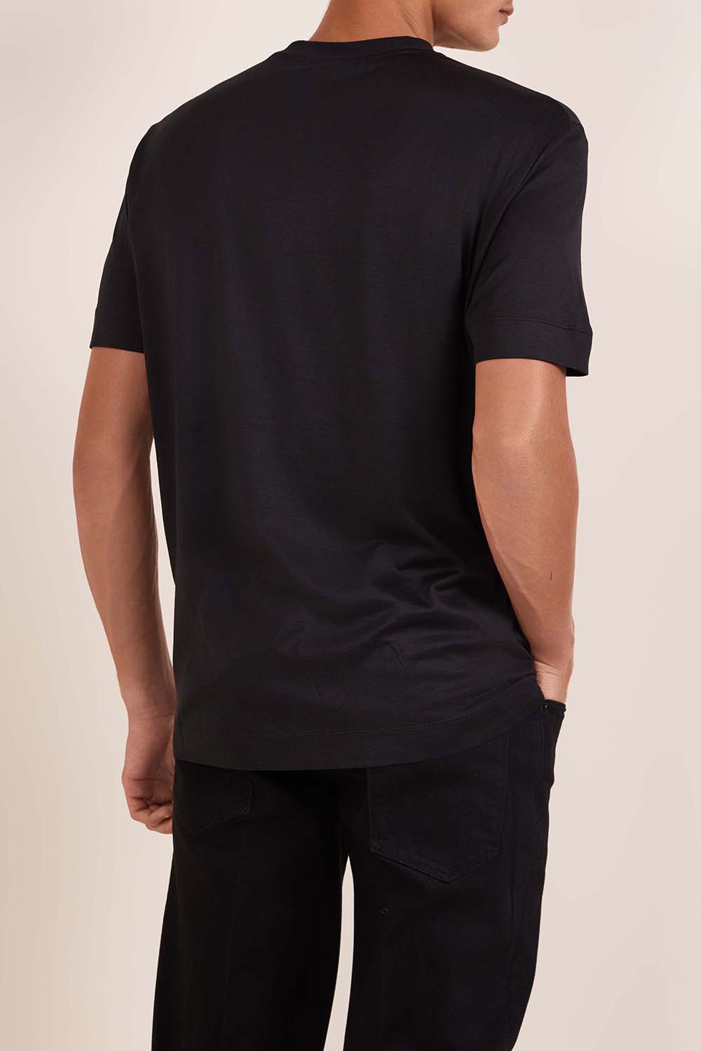 תמונת דוגמן אחורית של חולצת טי