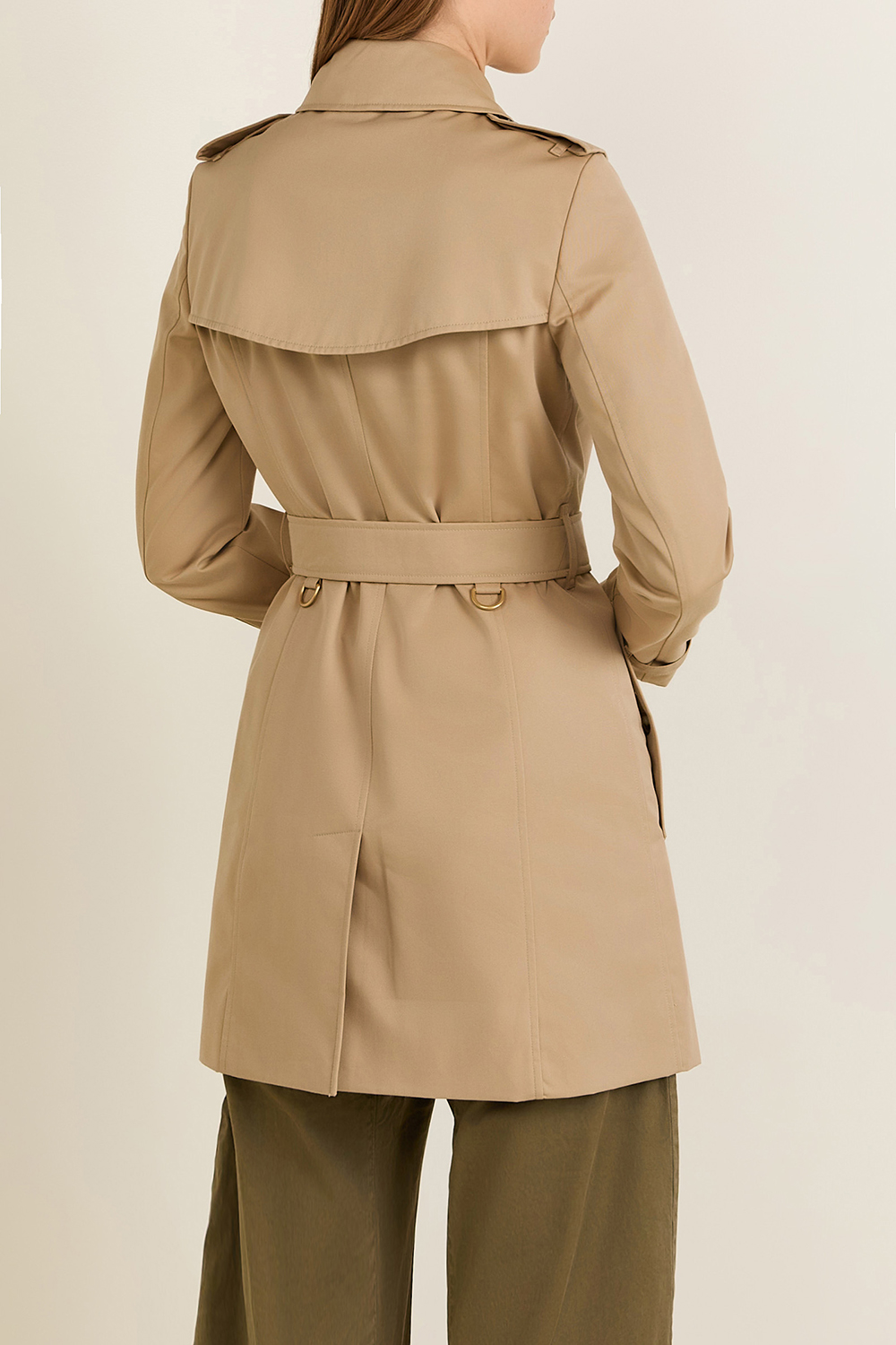 תמונת דוגמן אחורית של מעיל טרנץ'