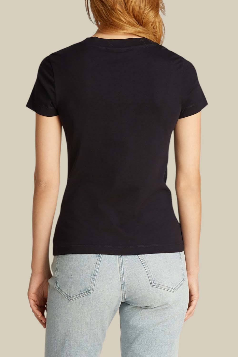 תמונת דוגמן אחורית של חולצת טי