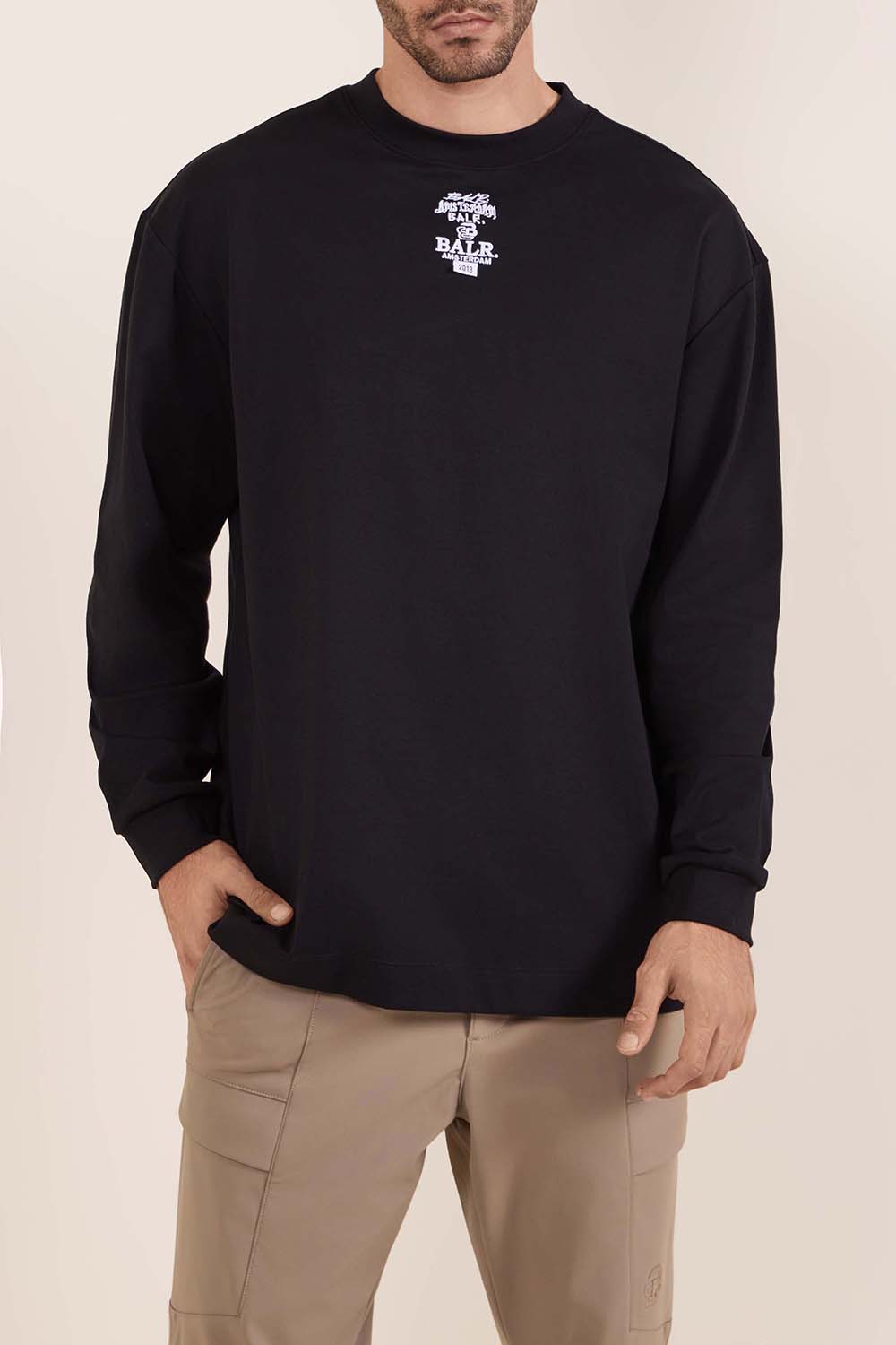 תמונת דוגמן קידמית של חולצת טי ארוכה משוחררת