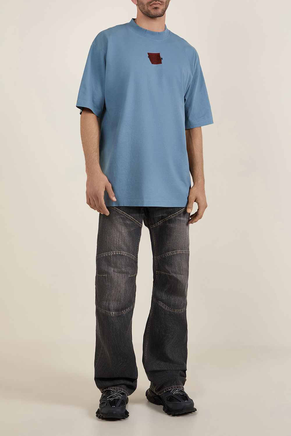 תמונת דוגמן קידמית של נעלי סניקרס