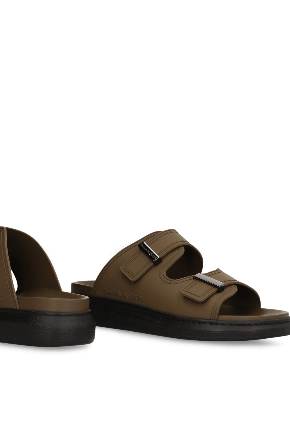 תמונת תקריב של כפכפי סליידס גומי