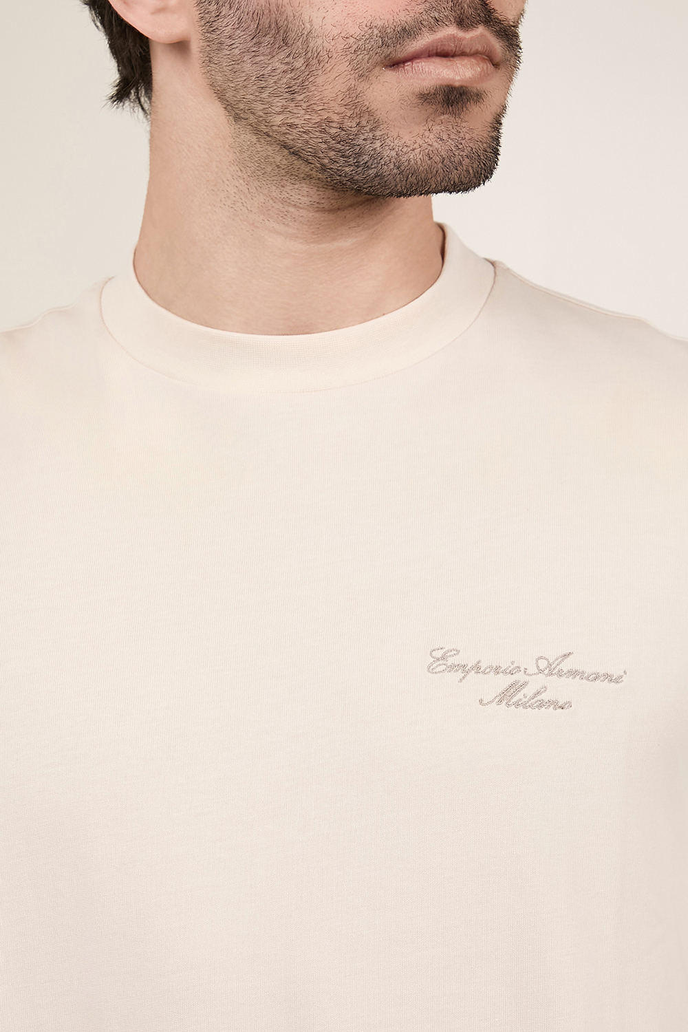 תמונת תקריב דוגמן של חולצת טי