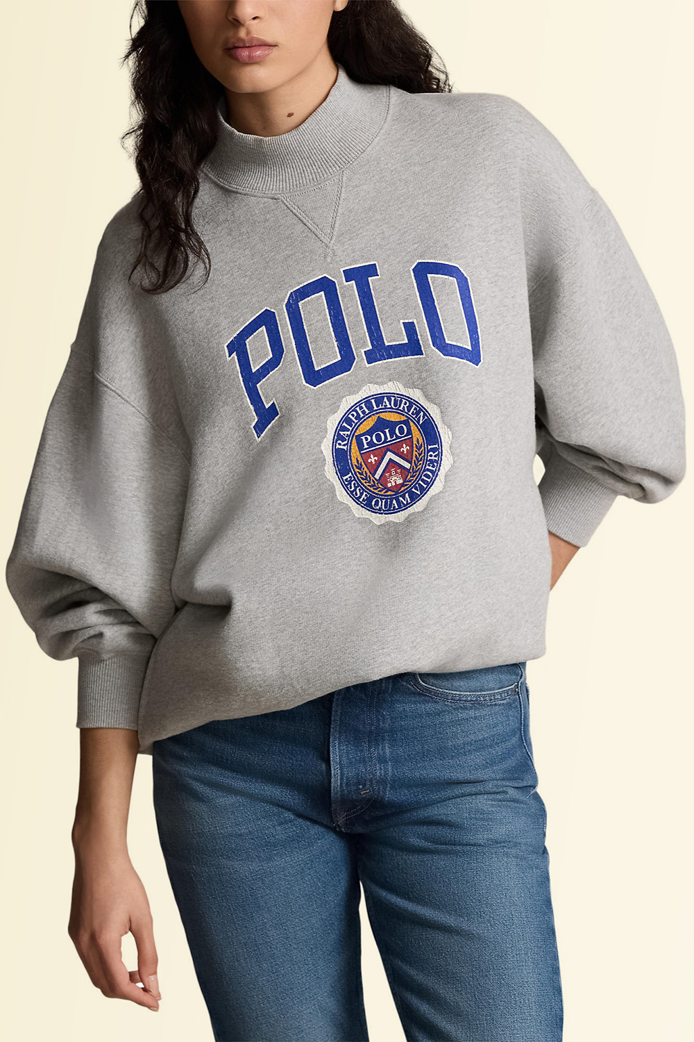 תמונת דוגמן קידמית של סווטשירט אוברסייז