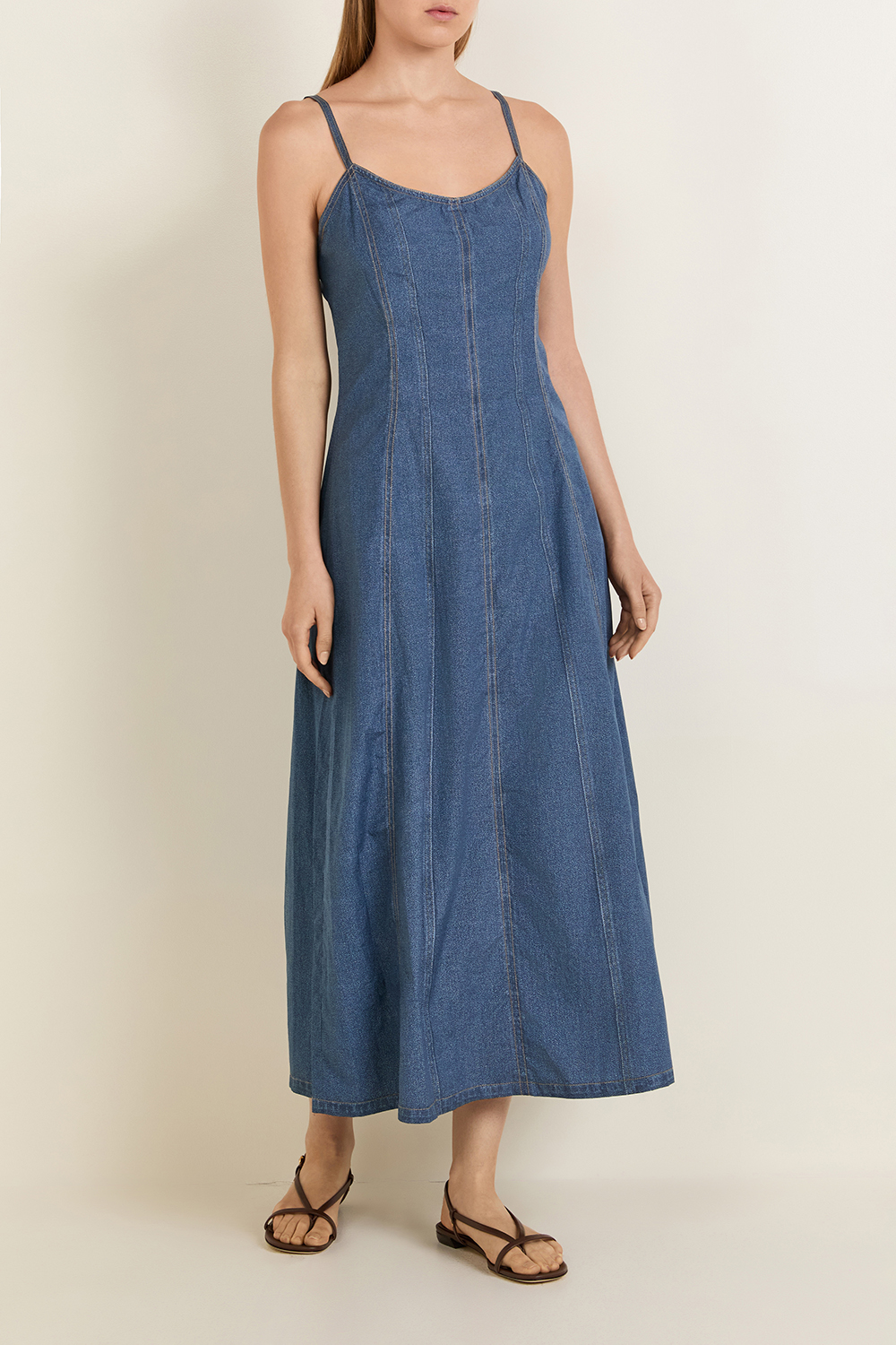 תמונת דוגמן קידמית של סנדלי סלינג בק