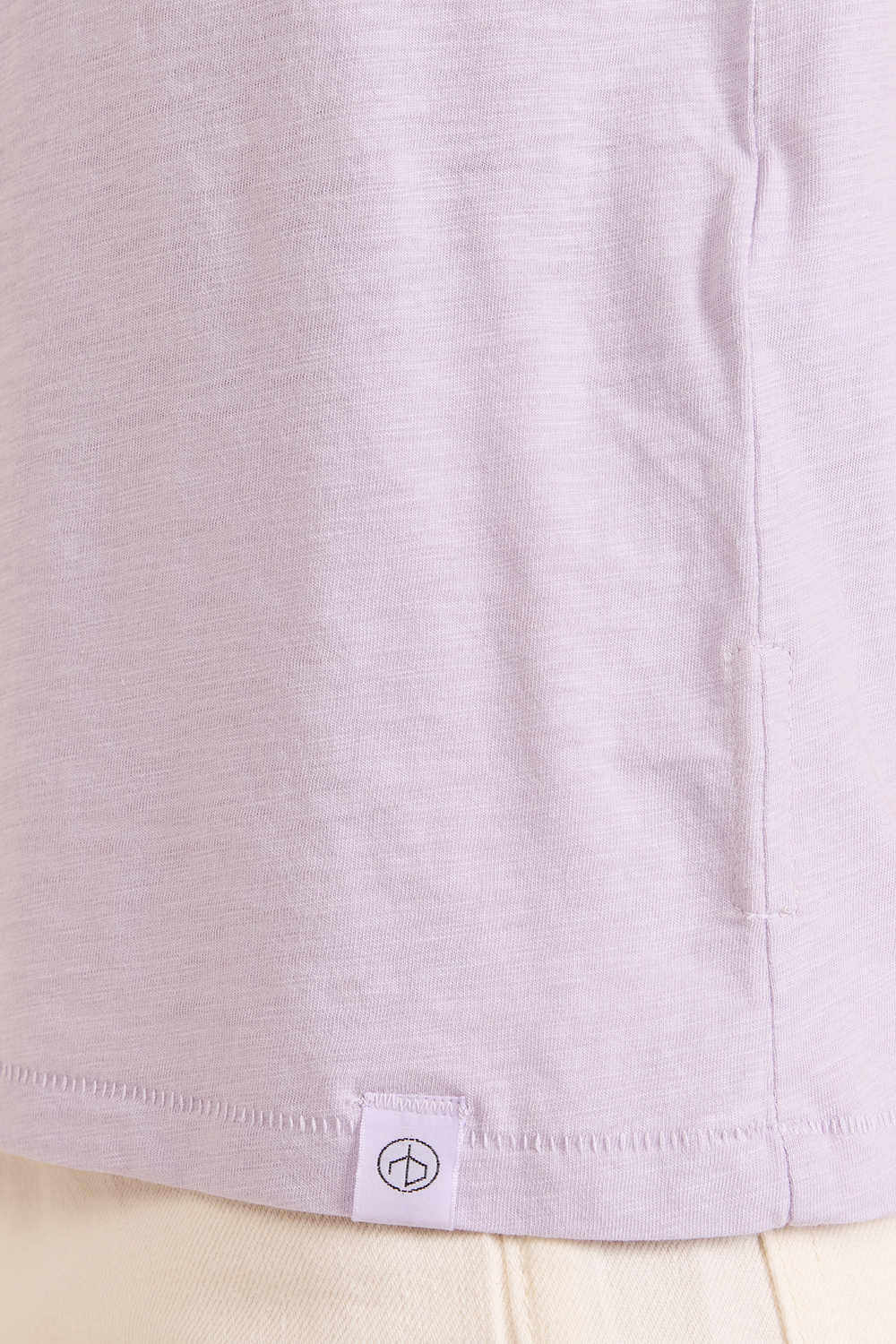 תמונת תקריב דוגמן של חולצת טי