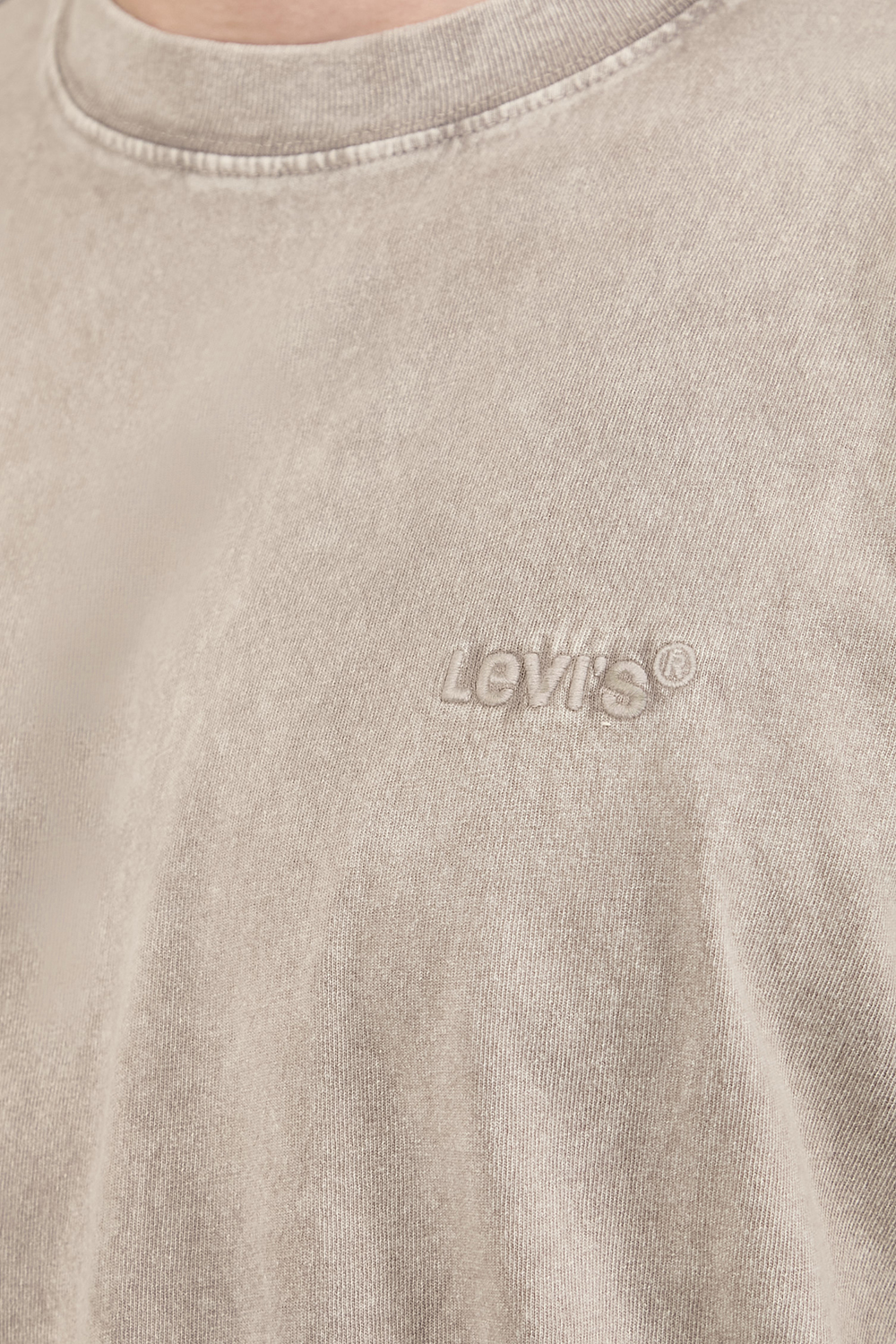 תמונת תקריב דוגמן של חולצת טי