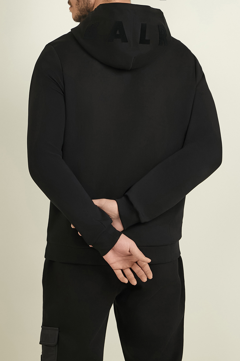 תמונת דוגמן אחורית של סווטשירט קפוצ'ון