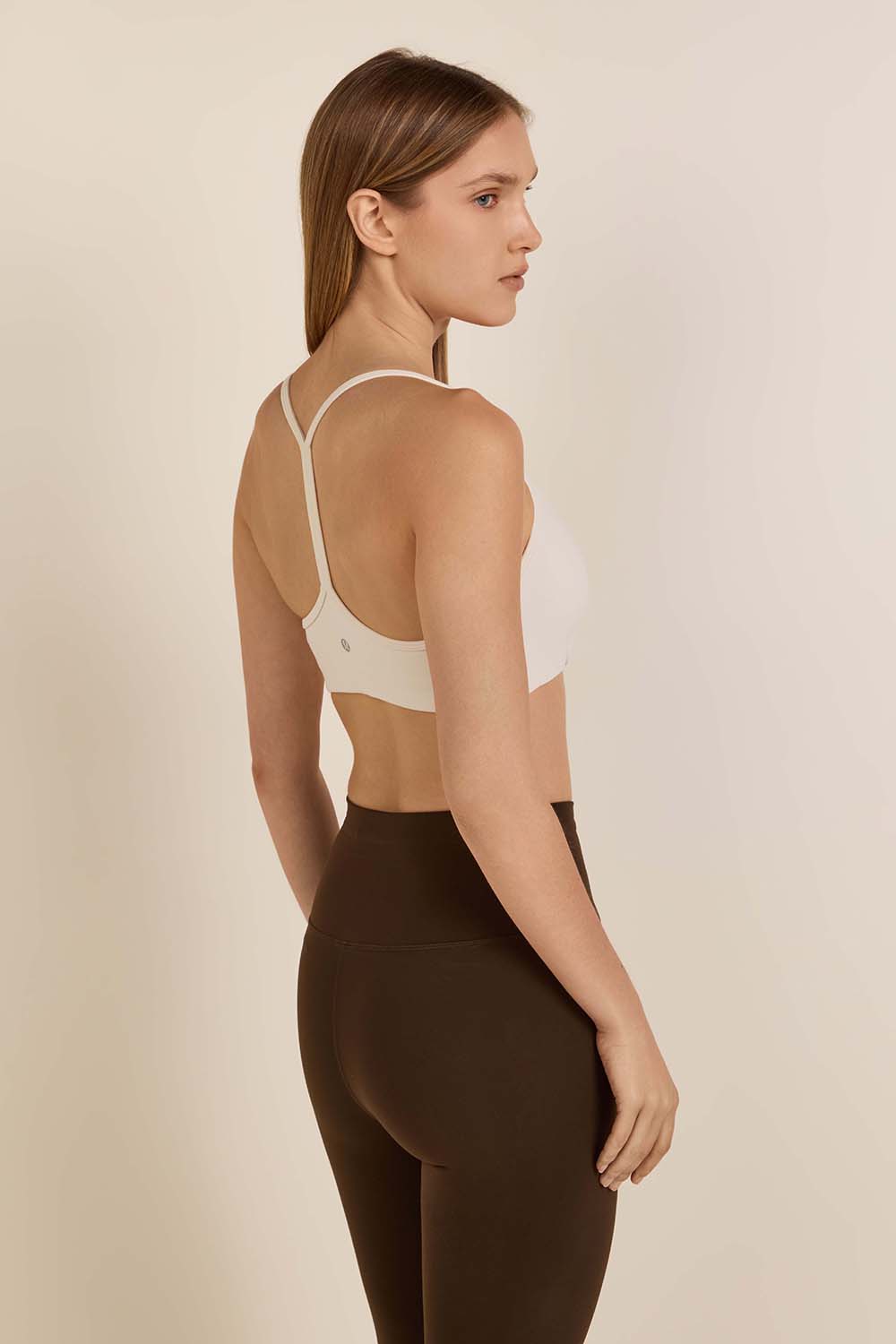 תמונת דוגמן אחורית של Flow Y Bra A/B Cup Evolve