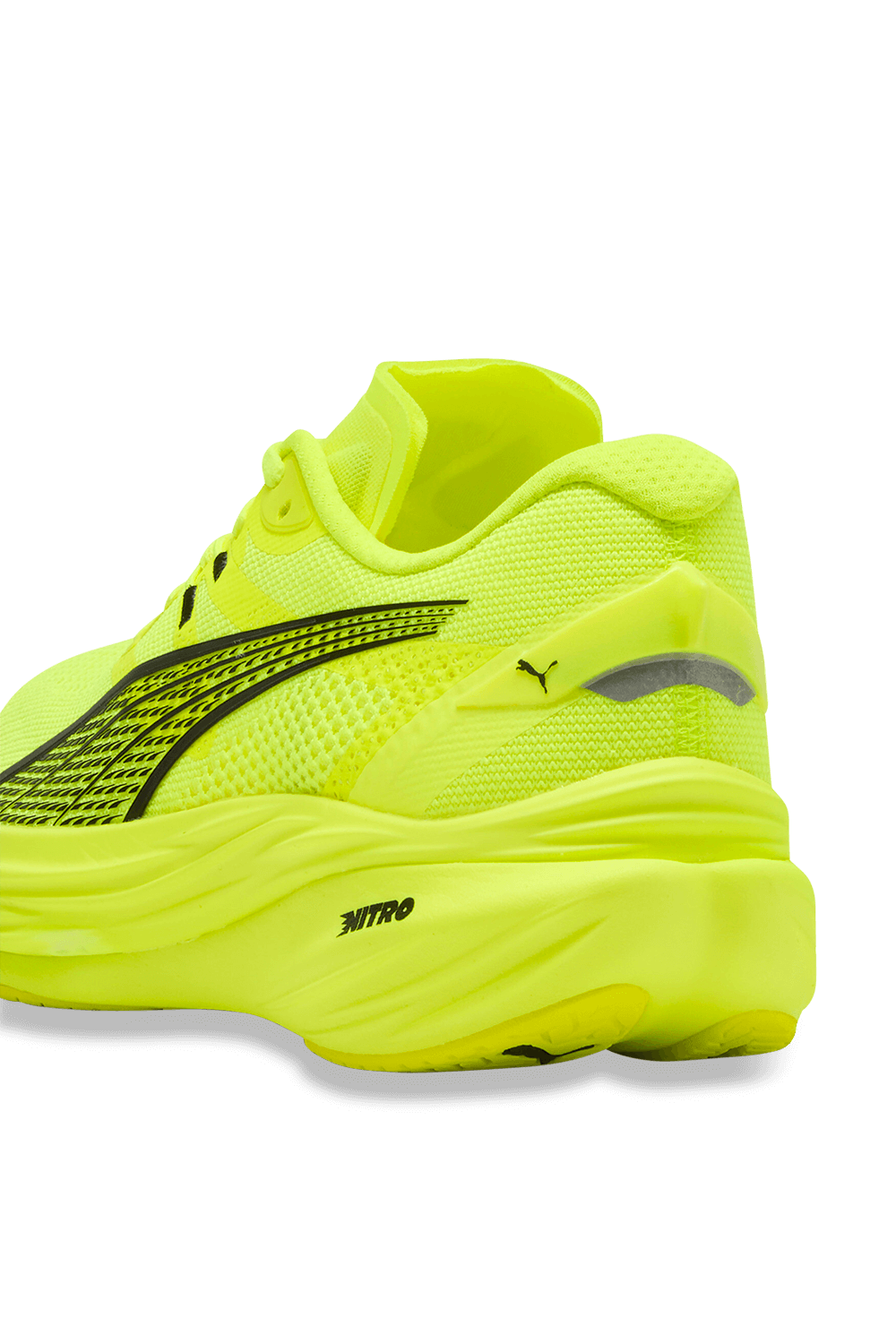 תמונת תקריב של נעלי ריצה דיביאייט ניטרו 3