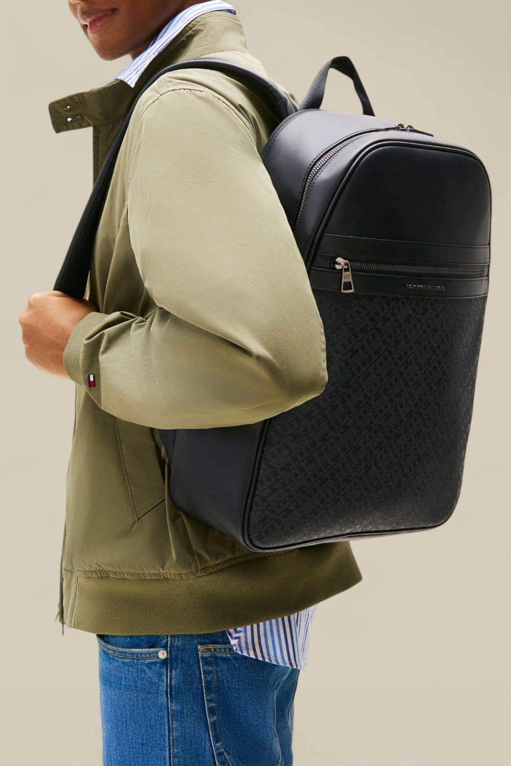 תמונת דוגמן קידמית של תיק גב