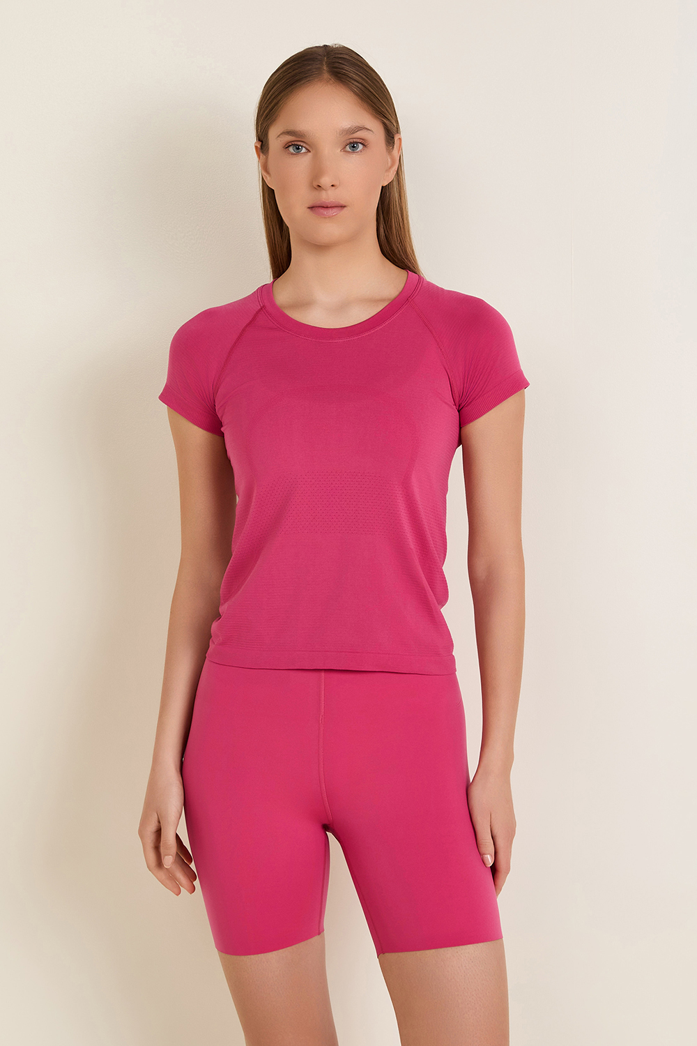 תמונת דוגמן קידמית של Swiftly Tech Short Sleeve Shirt 2.0 Race