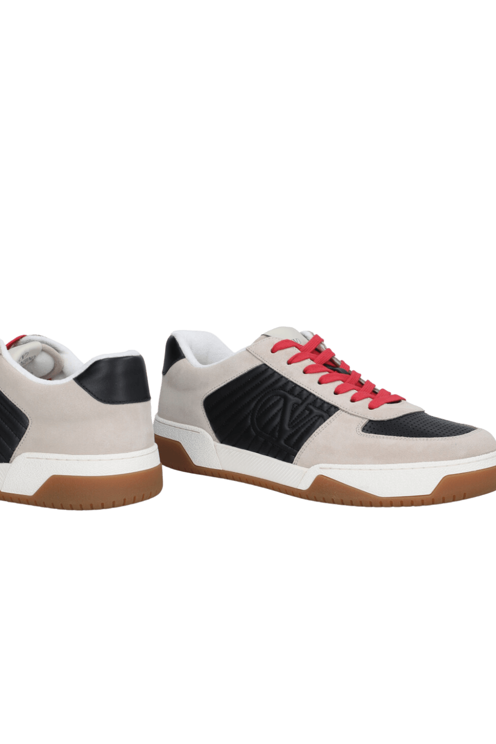 תמונת תקריב של נעלי סניקרס