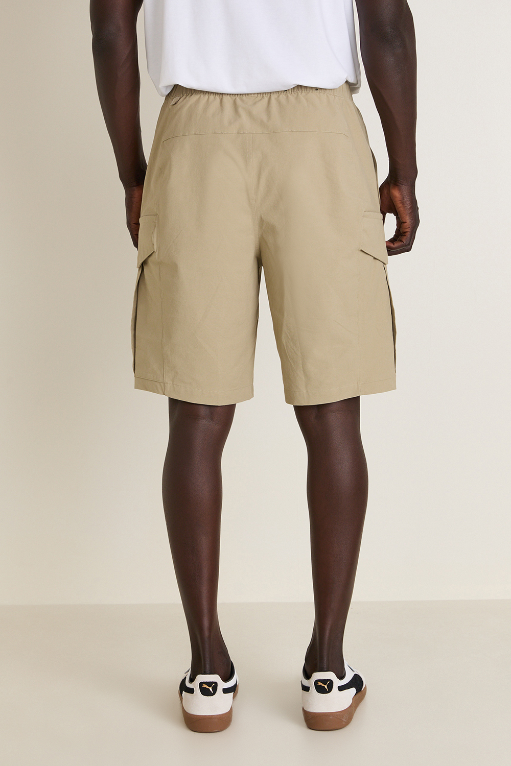 תמונת דוגמן אחורית של VersaTwill™ Relaxed-Fit Cargo Pant