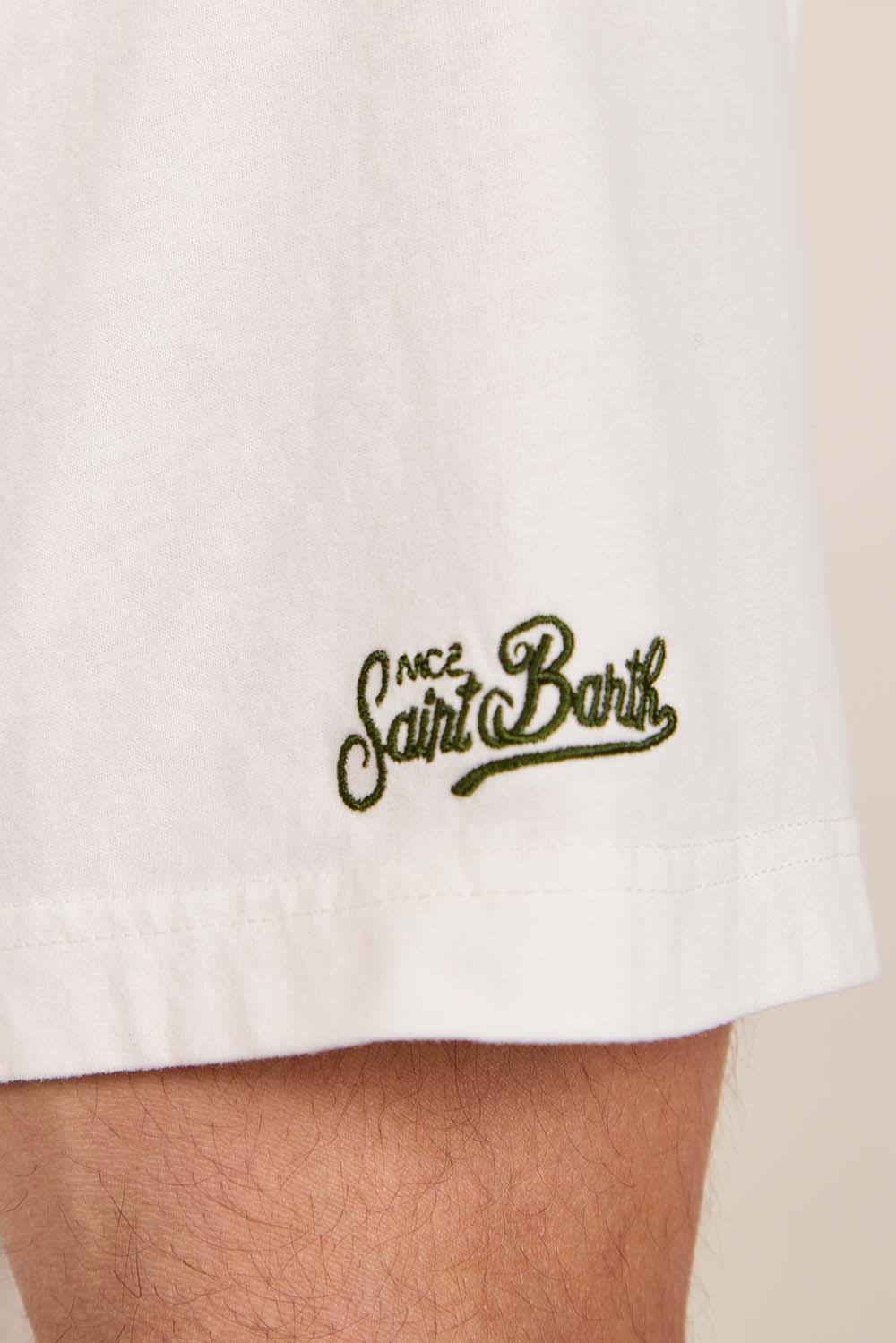 תמונת תקריב דוגמן של חולצת טי