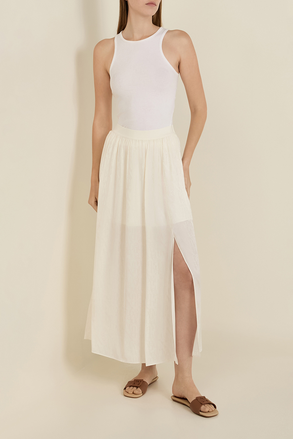 תמונת דוגמן קידמית של כפכפי סליידס