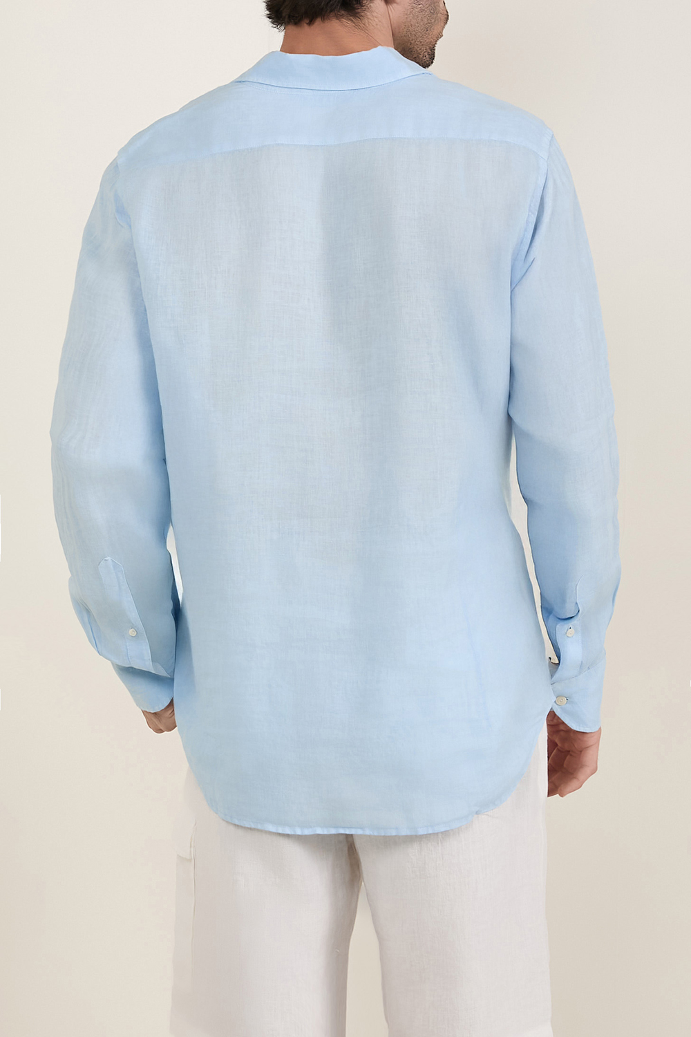 תמונת דוגמן אחורית של חולצה מכופתרת