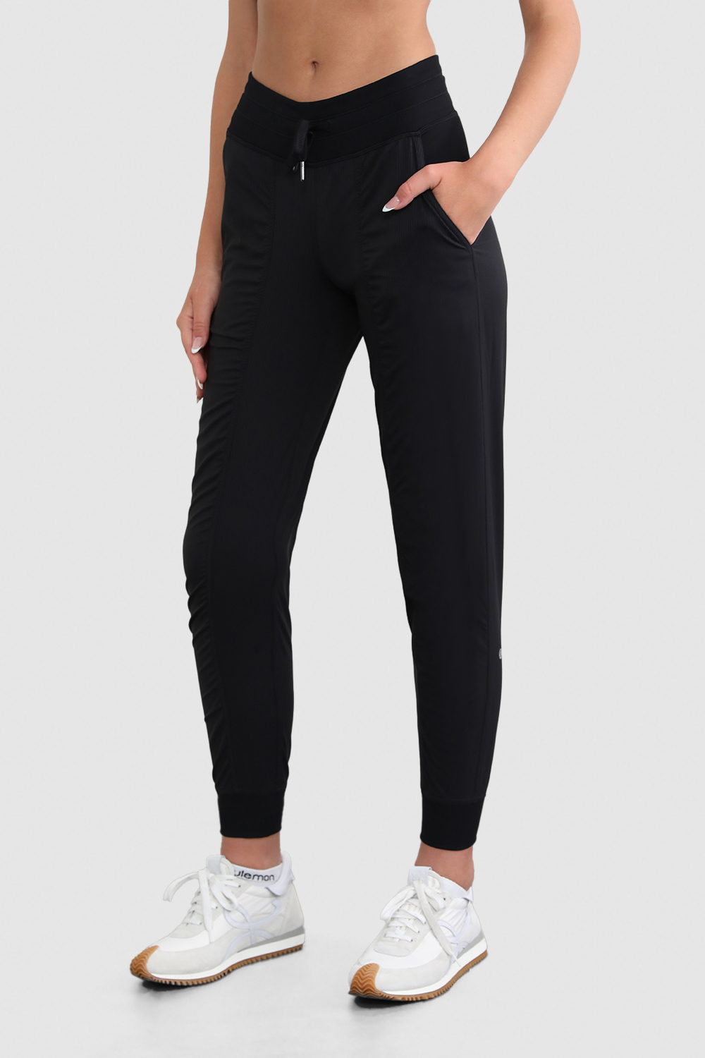 תמונת דוגמן קידמית של Dance Studio Mid-Rise Jogger