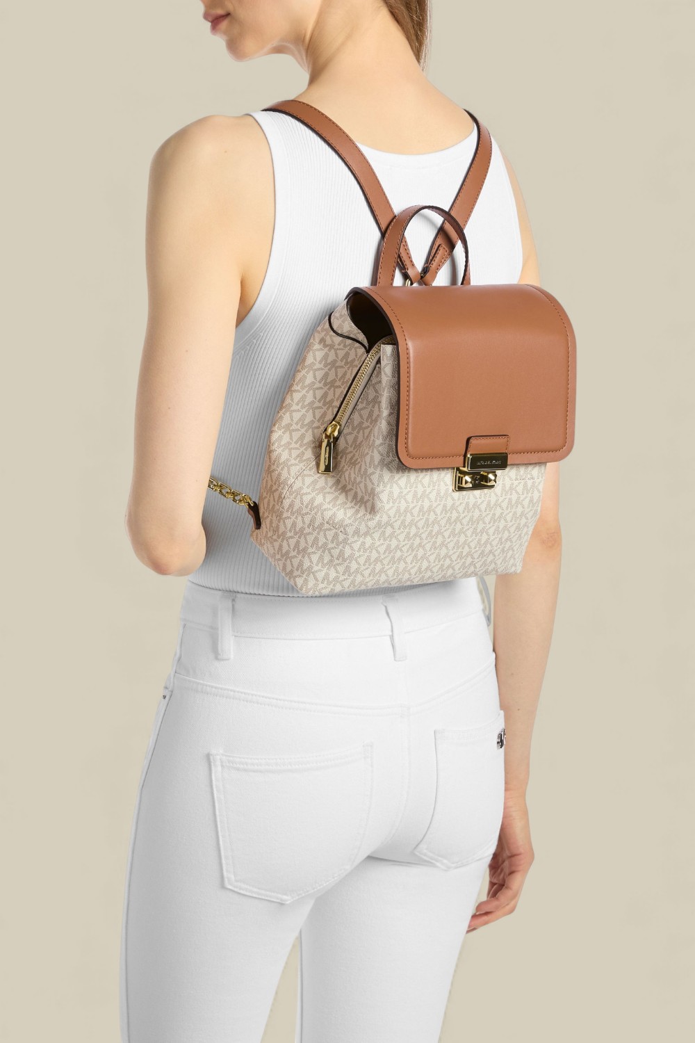 תמונת דוגמן קידמית של תיק גב סמול