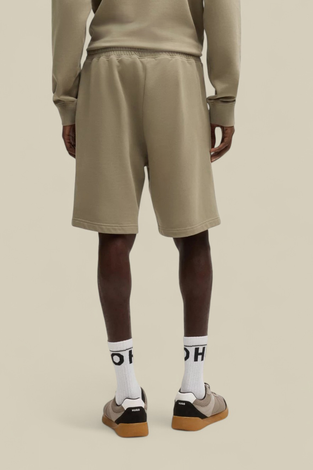 תמונת דוגמן אחורית של מכנסיים קצרים