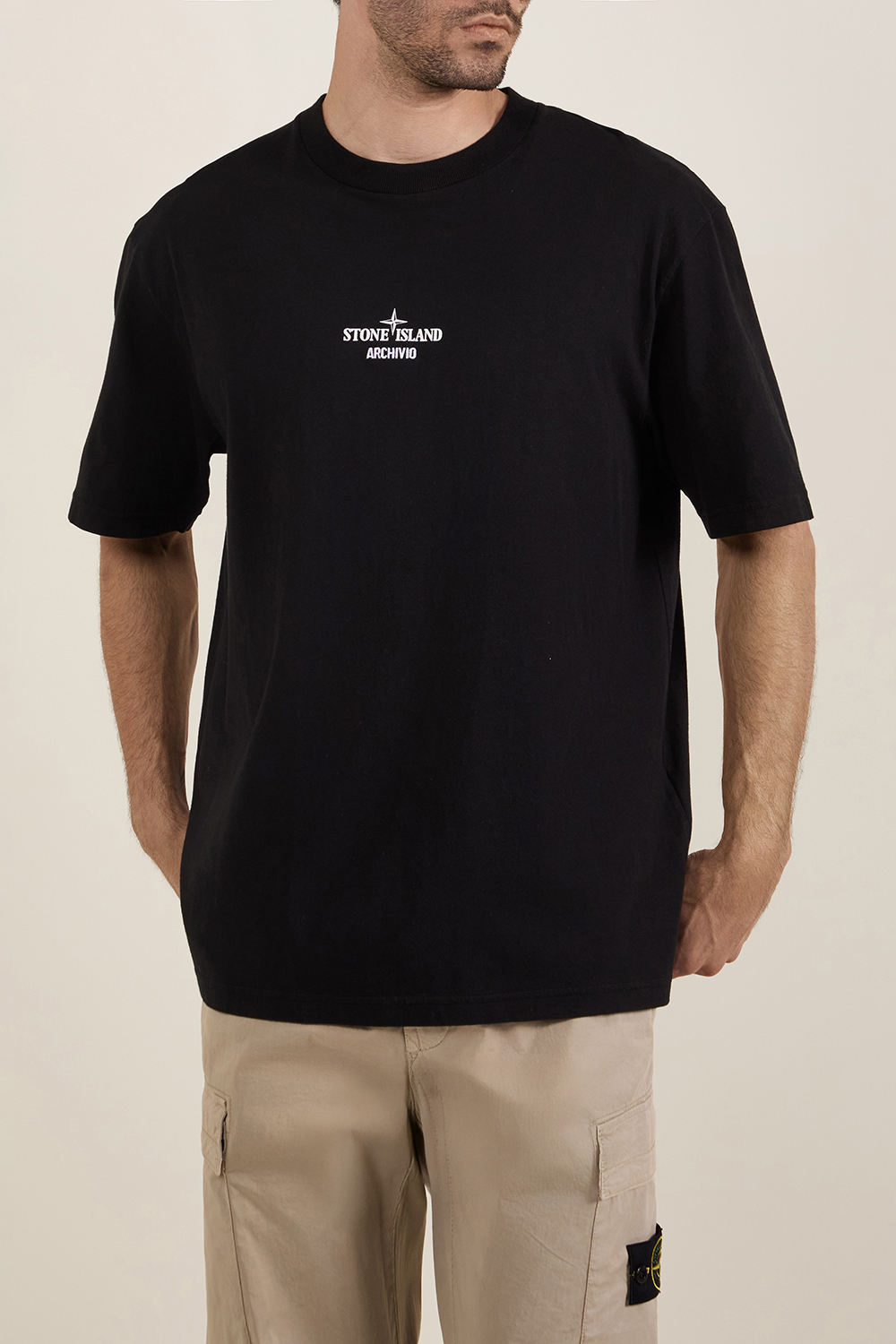 תמונת דוגמן קידמית של חולצת טי מפרוייקט ארקייביו