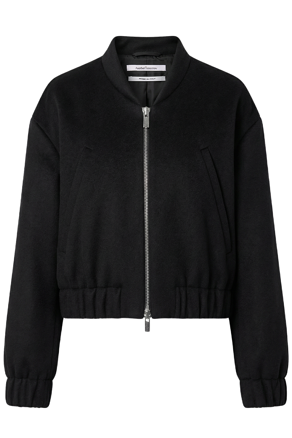 תמונה קידמית של ז'קט בומבר מצמר