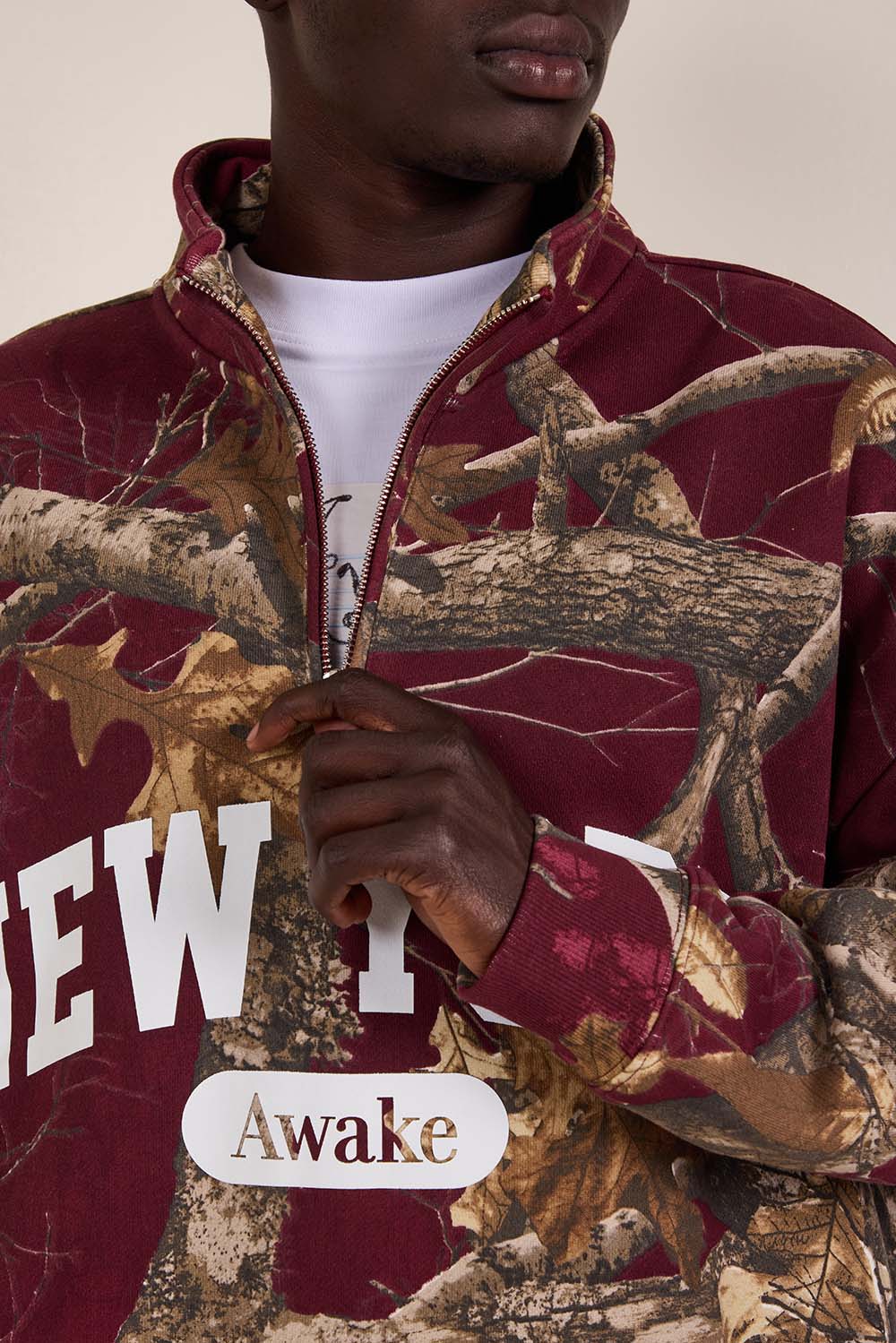 תמונת דוגמן אחורית של סווטשירט