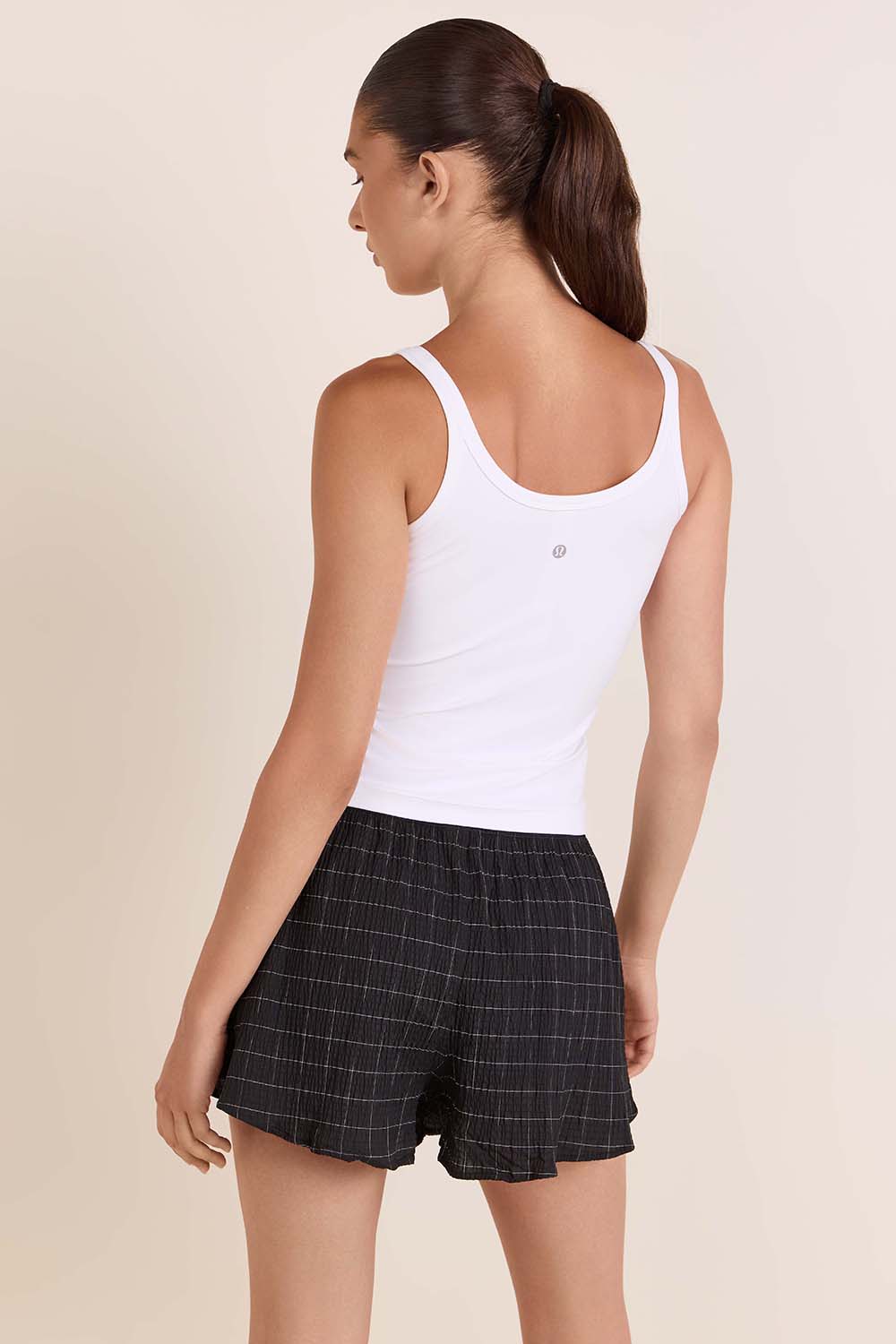 תמונת דוגמן אחורית של Align™ Scoop Waist-Length Tank