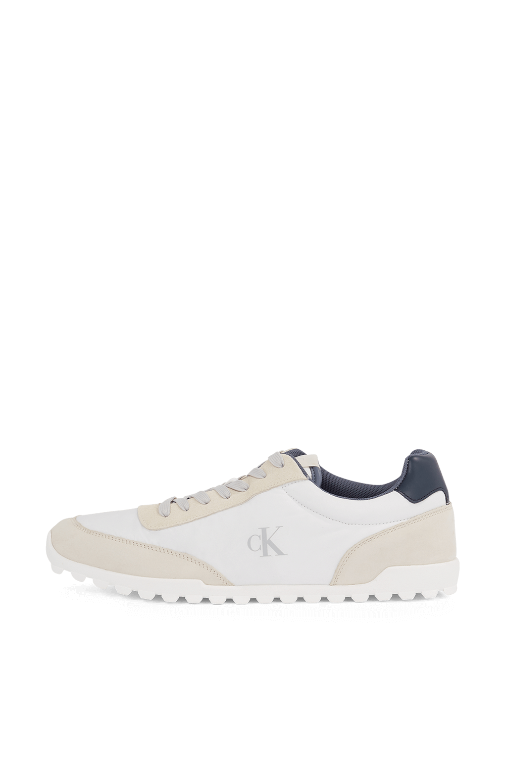 תמונה אחורית של נעלי סניקרס