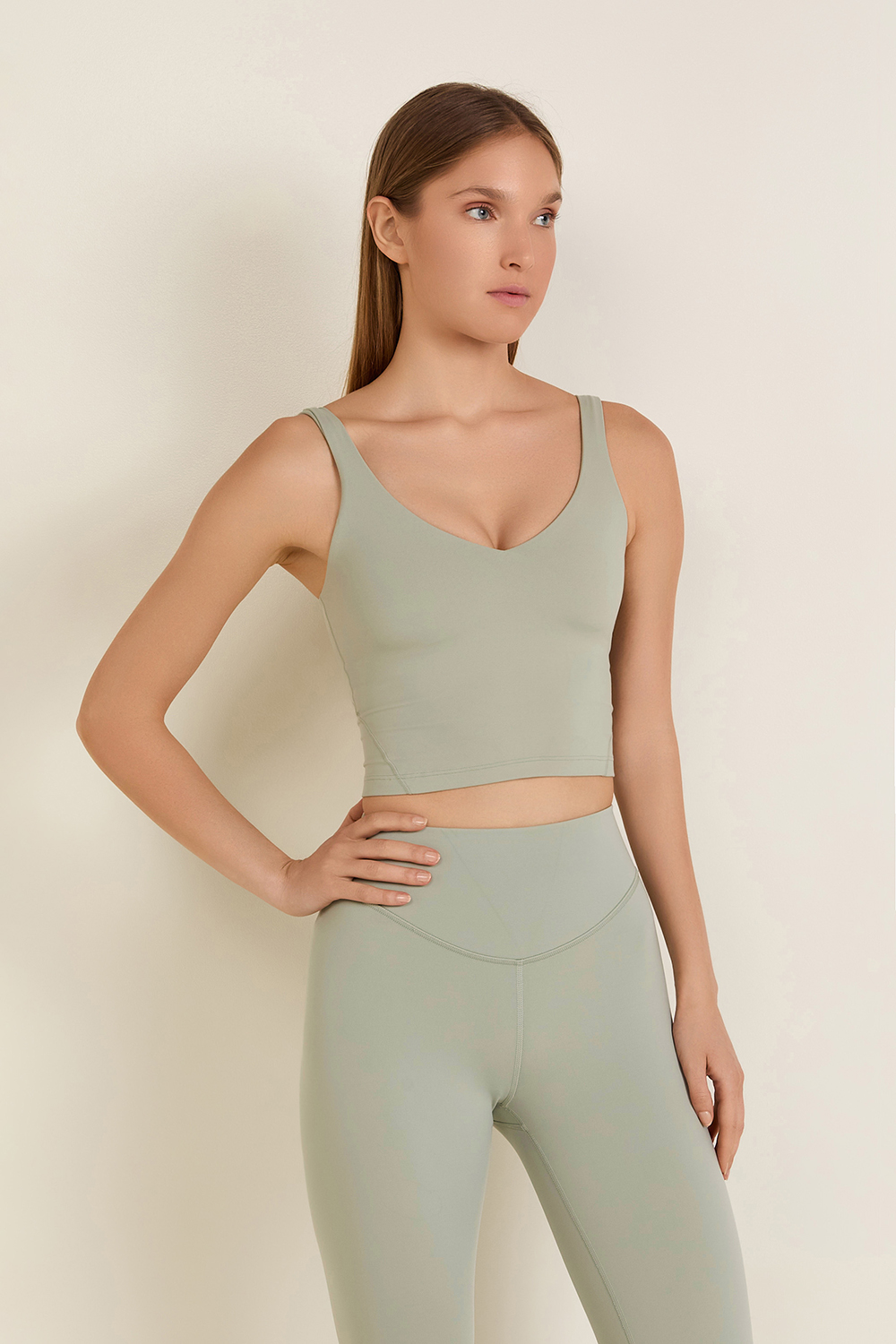 תמונת דוגמן קידמית של Flexyflex strappy yoga bra a-c