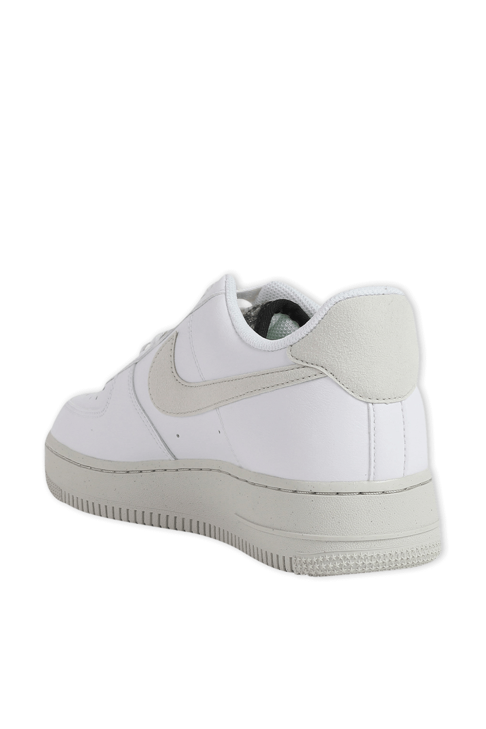 תמונה אחורית של Nike Air Force 1 07 SE in White and Cloudy Black