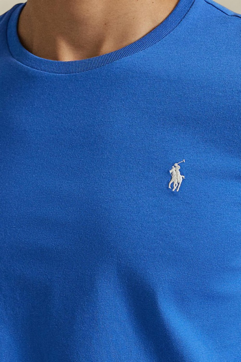 תמונת תקריב דוגמן של חולצת טי