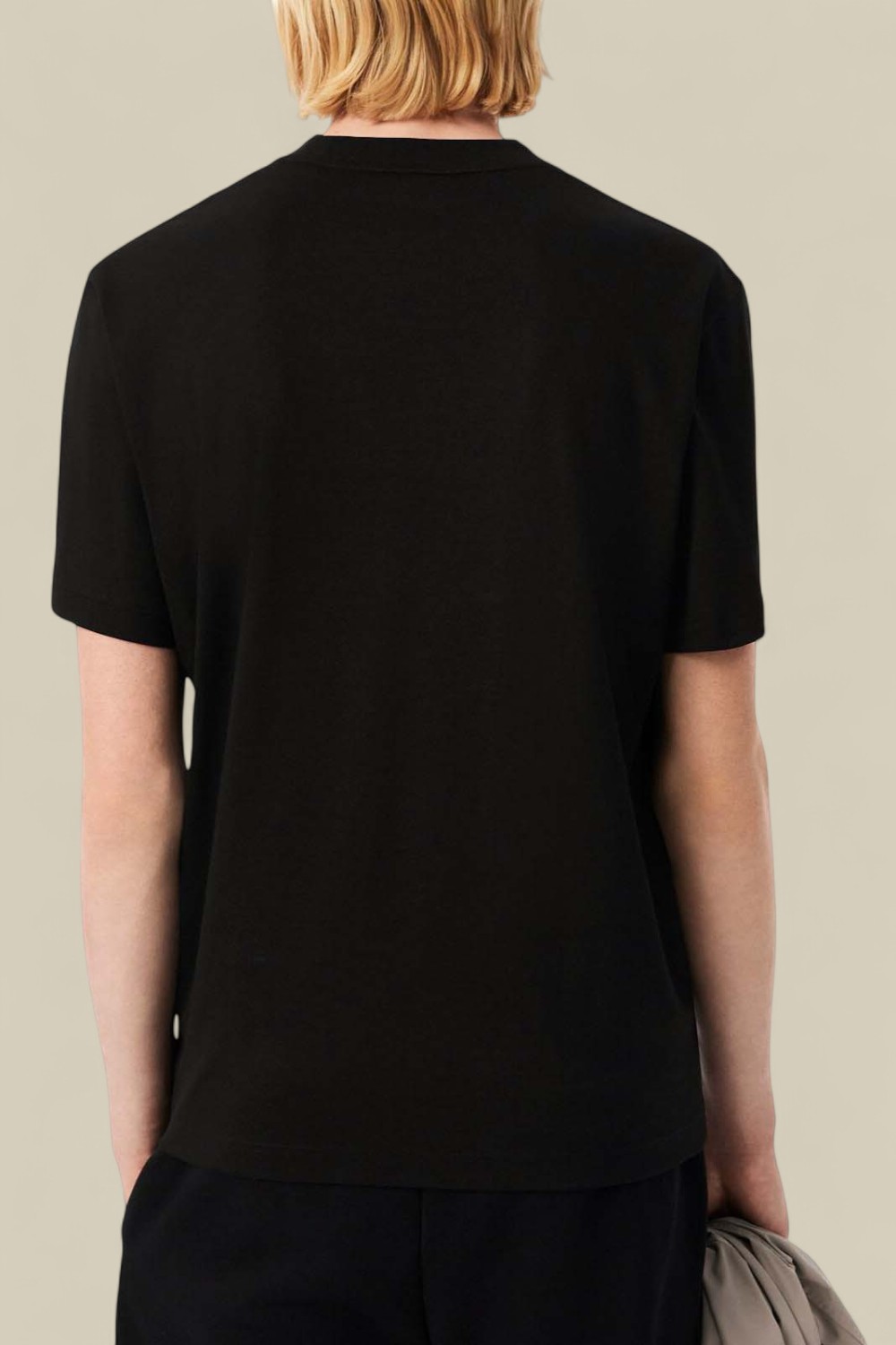 תמונת דוגמן אחורית של חולצת טי