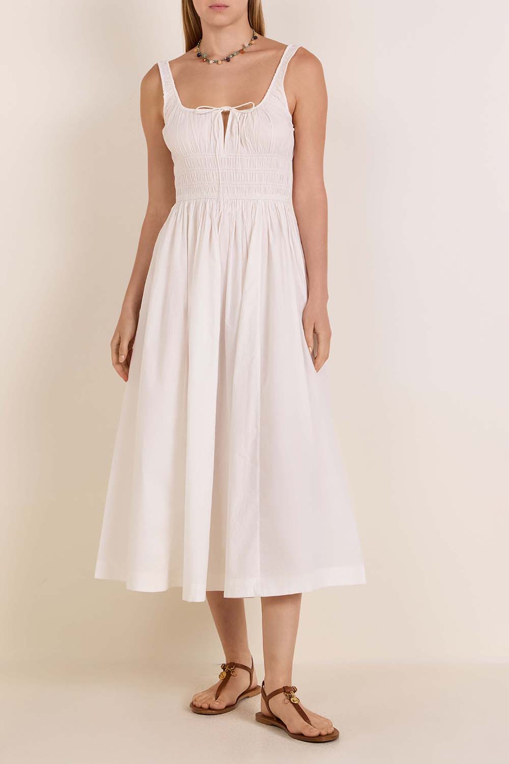 תמונת דוגמן קידמית של שמלת מידי קווילה