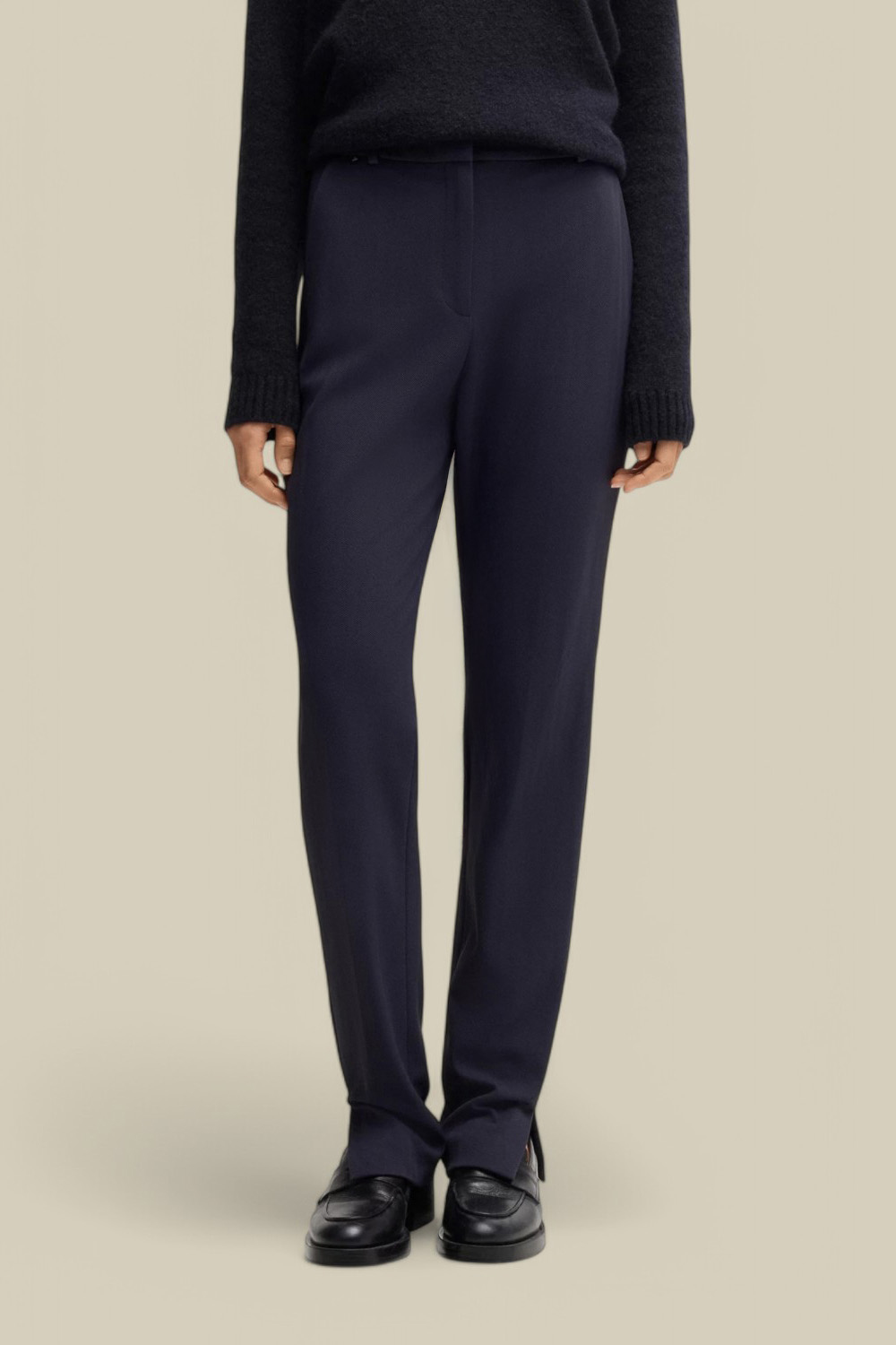 תמונת דוגמן קידמית של מכנסיים מחוייטים סלים פיט