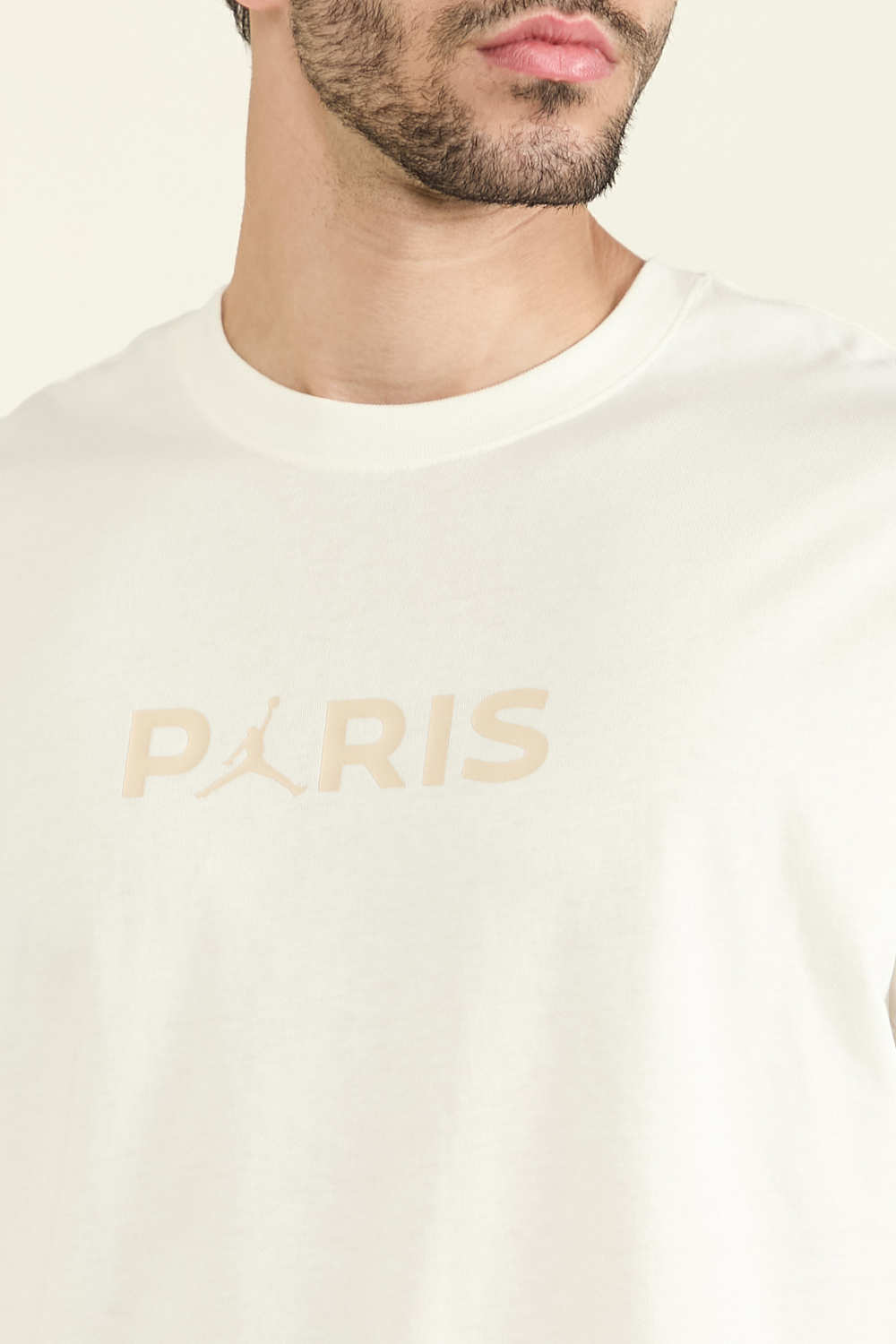 תמונת תקריב דוגמן של חולצת טי פריז סן ז'רמן