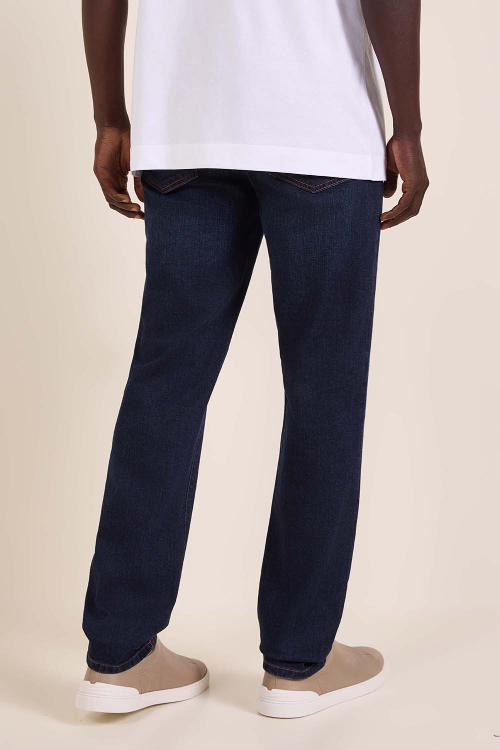 תמונת דוגמן אחורית של מכנסי ג'ינס סלים פיט