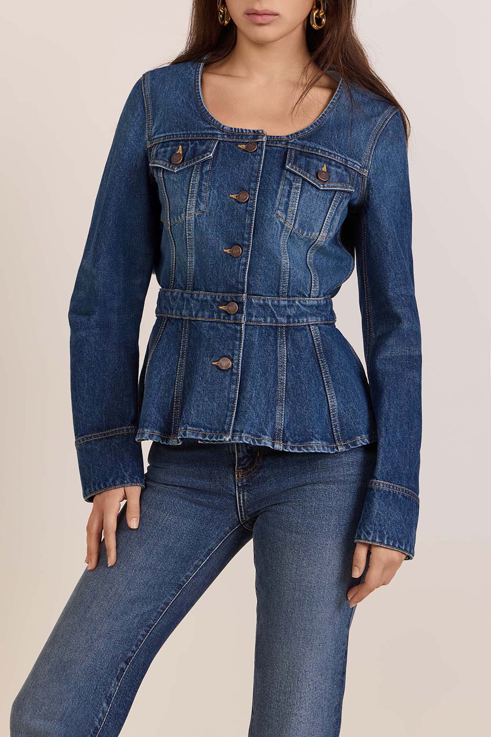 תמונת דוגמן קידמית של ז'קט ג'ינס