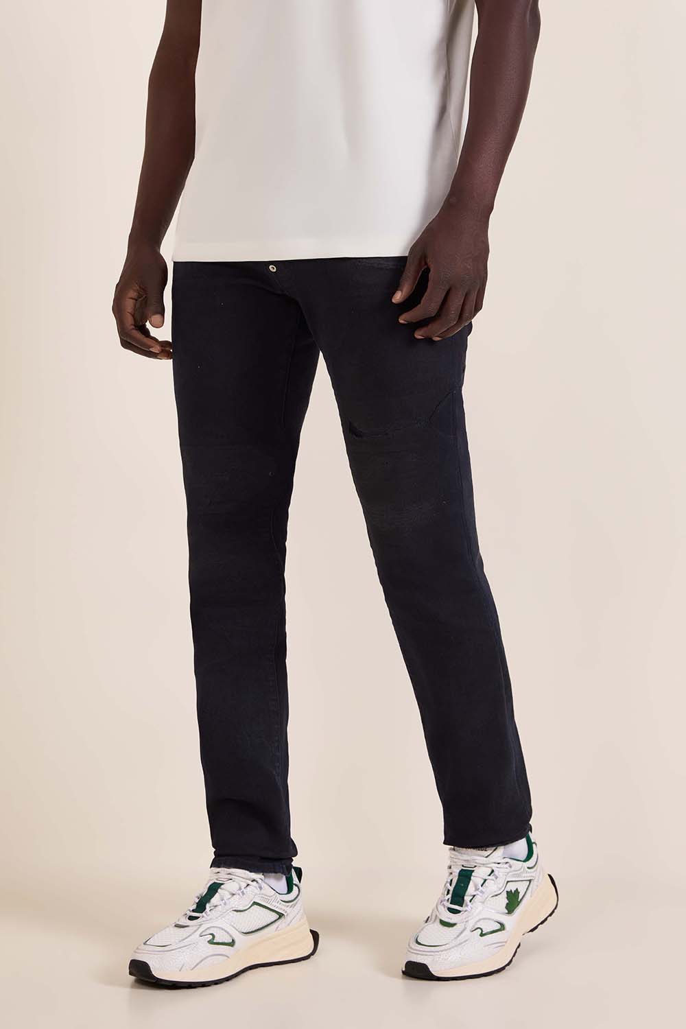 תמונת דוגמן קידמית של מכנסי ג'ינס