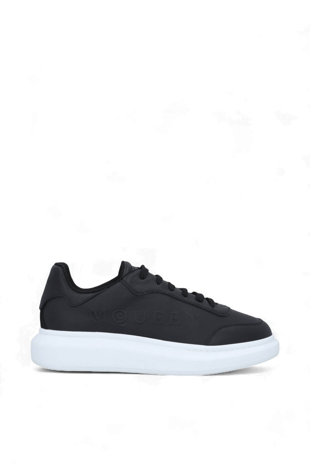 תמונה קידמית של נעלי סניקרס