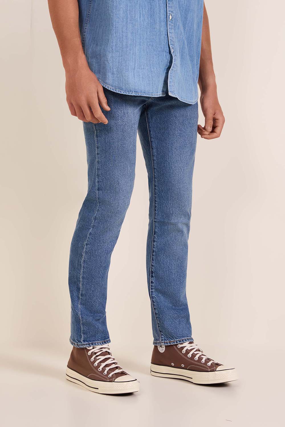 תמונת דוגמן קידמית של מכנסי ג'ינס טאפר 502 בגזרה ישרה