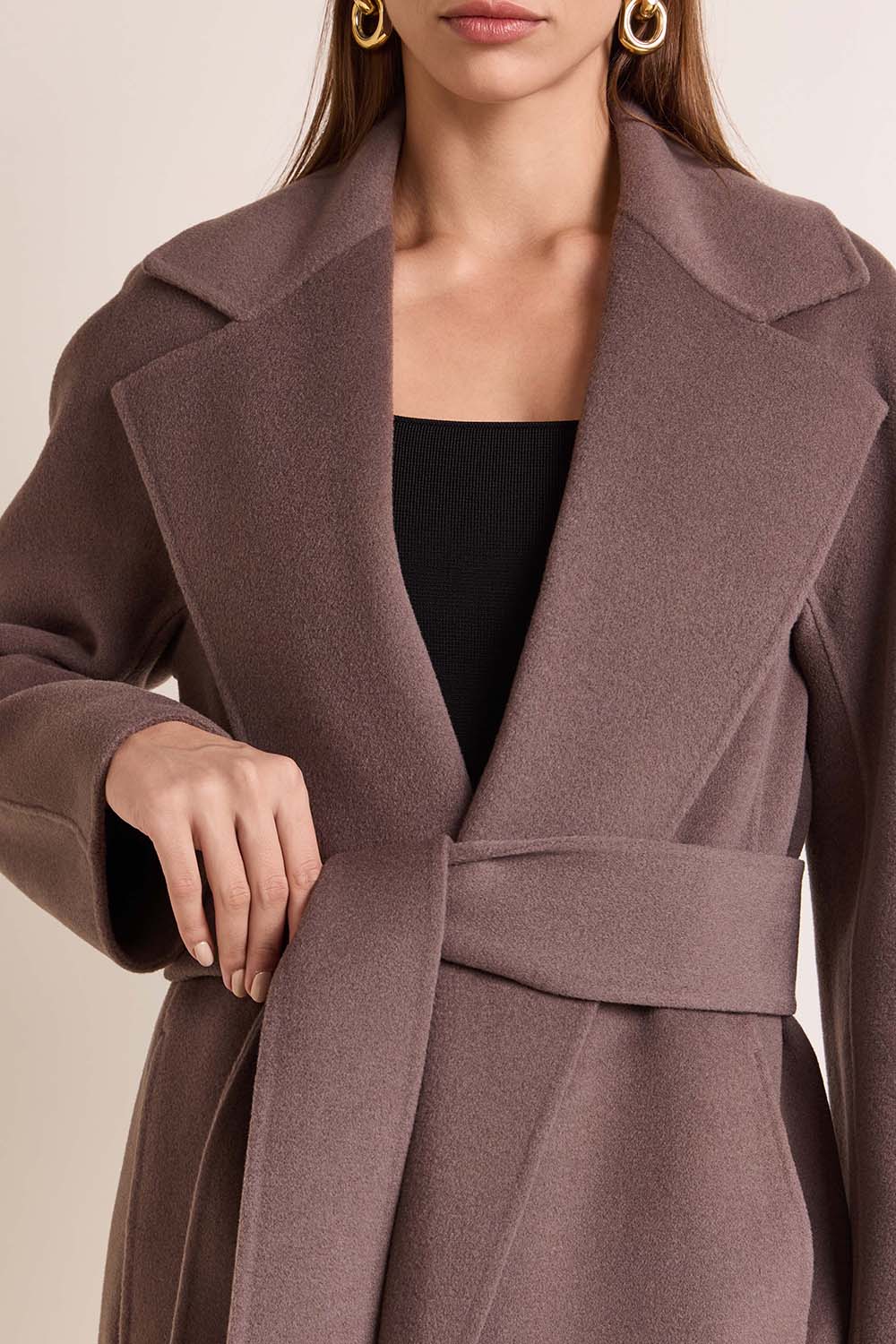 תמונת תקריב דוגמן של מעיל צמר