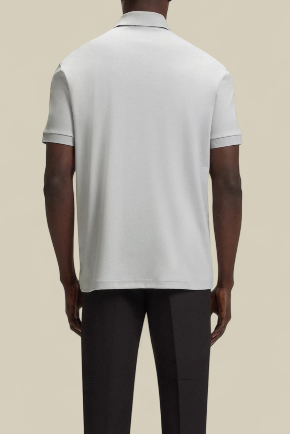 תמונת דוגמן אחורית של חולצת פולו