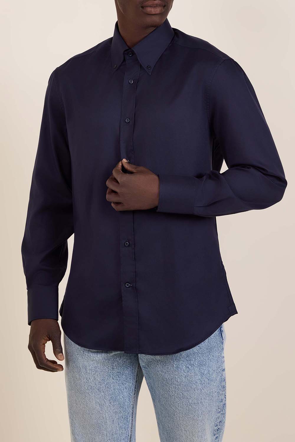 תמונת דוגמן קידמית של חולצת כפתורים סלים פיט