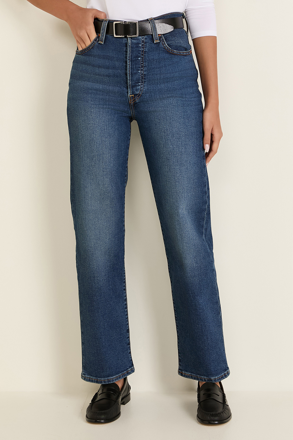 תמונת דוגמן קידמית של מכנסי ג'ינס באורך מלא