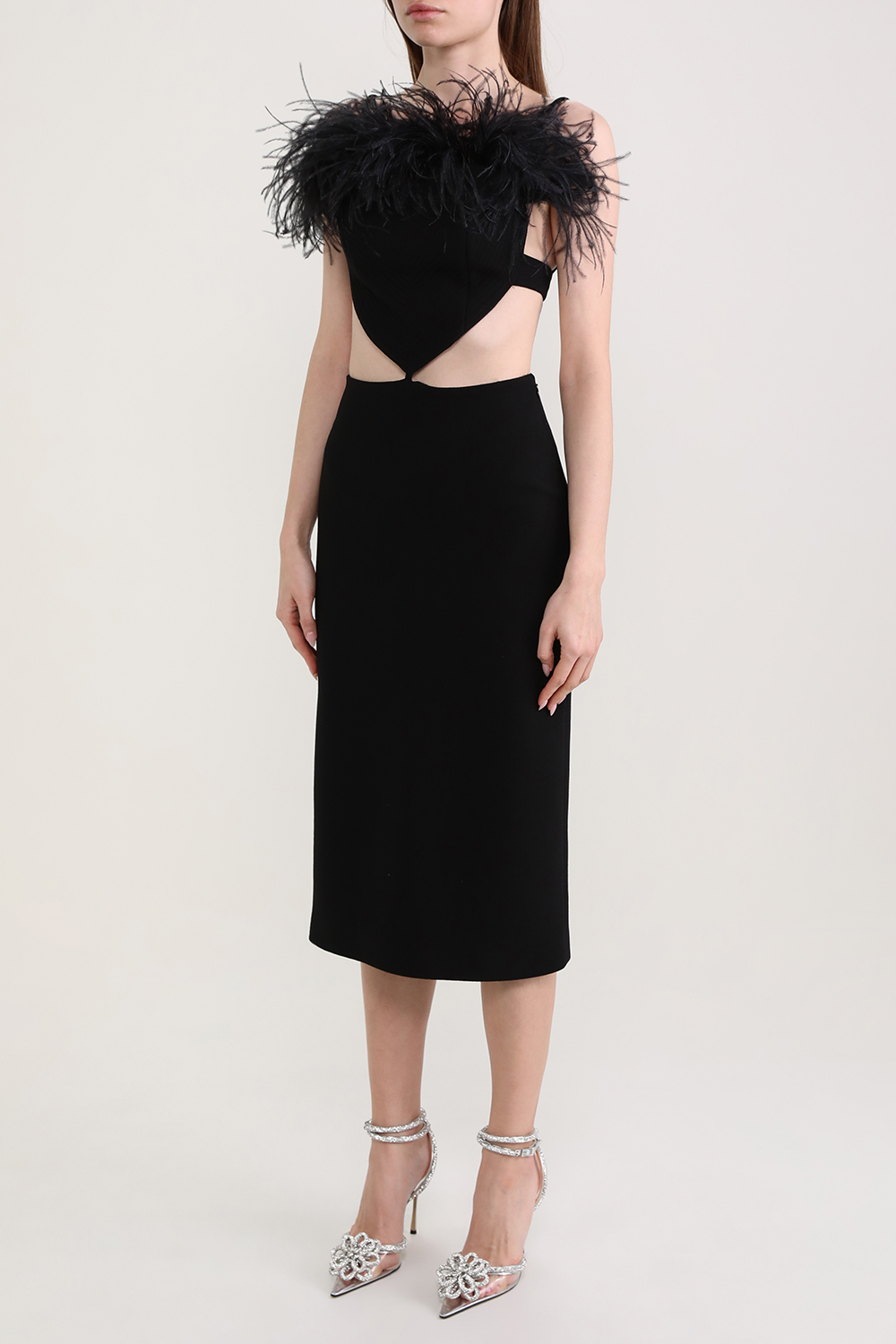 תמונת דוגמן קידמית של שמלת צמר עם נוצות